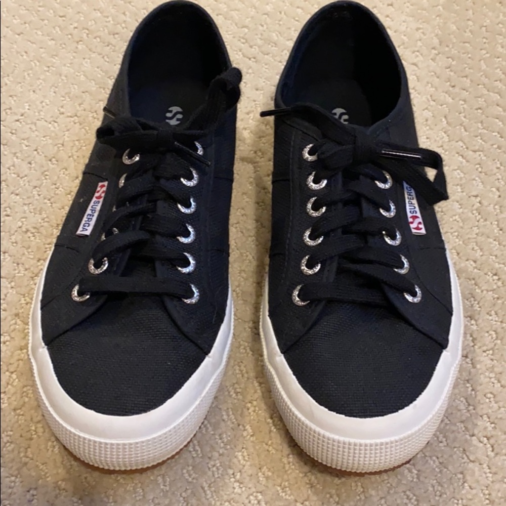 Black supergas